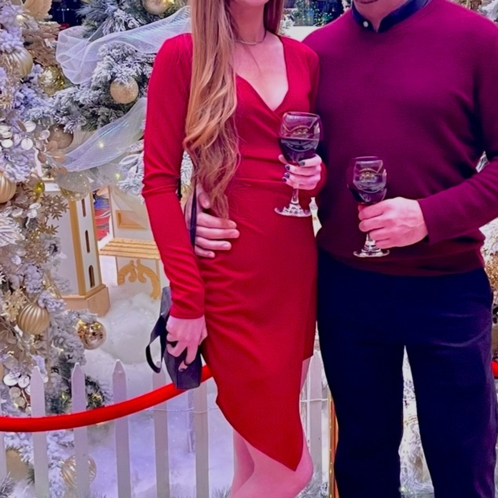 Elegant Red Long-Sleeve Dress